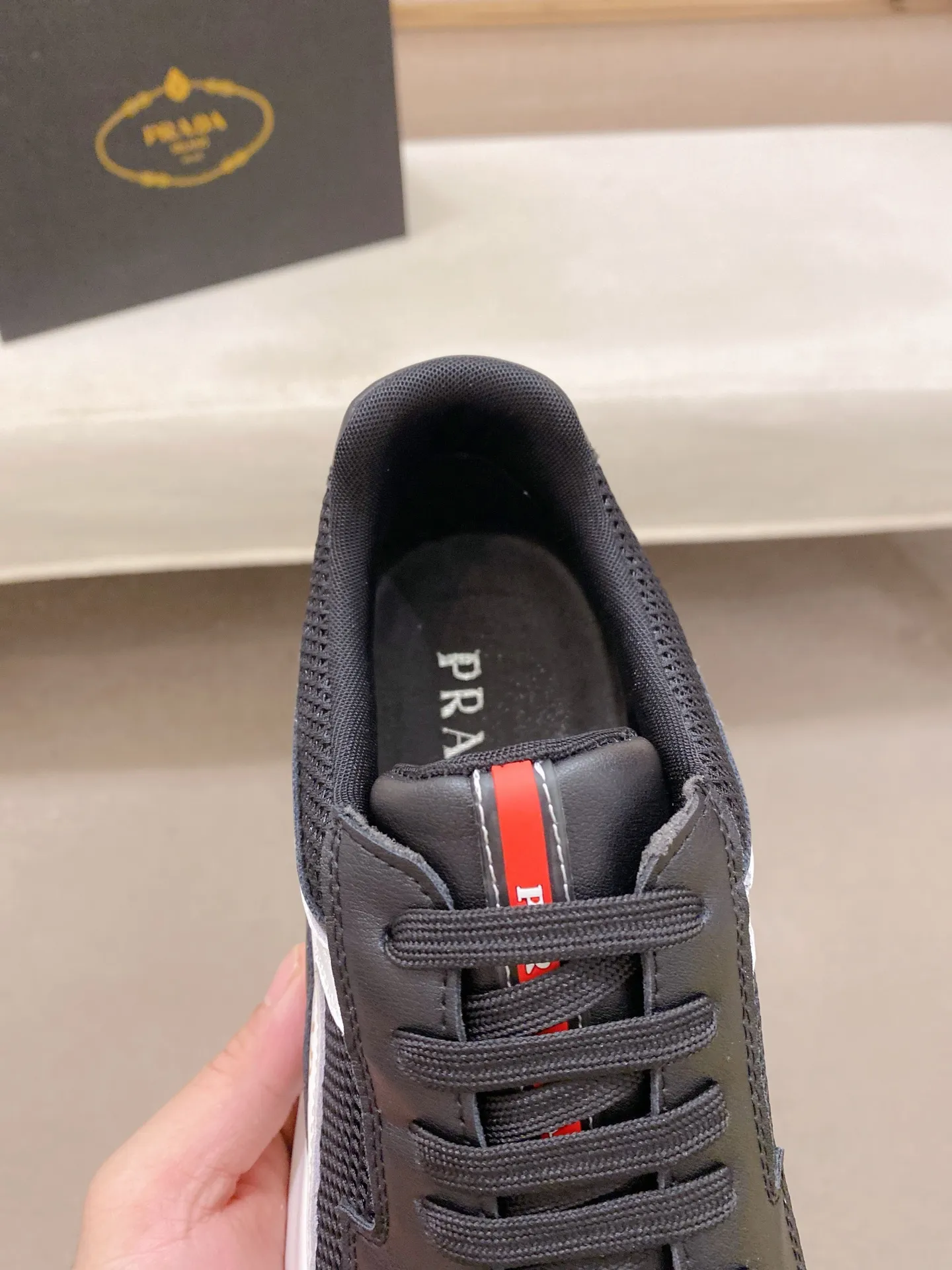 Factory price 462💰 The new PRADA (Prada) counters are launched simultaneously, new men's shoes, 😘fabrics are selected from cowhide. Lining: Mesh lining. 👍🏿 High-end ☄️ air-cushion molded anti-slip rubber outsole, exquisite lines, simple and elegant, comfortable and high-end for leisure travel. Number of yards: 38 to 44. Can be ordered for 45 non-refundable